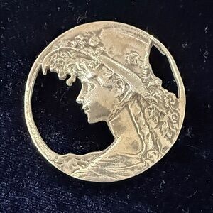 Elegant Silver Cameo Brooch